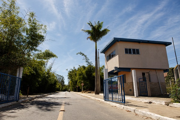 Imagem da entrada do Campus da Uesb de Vitória da Conquista