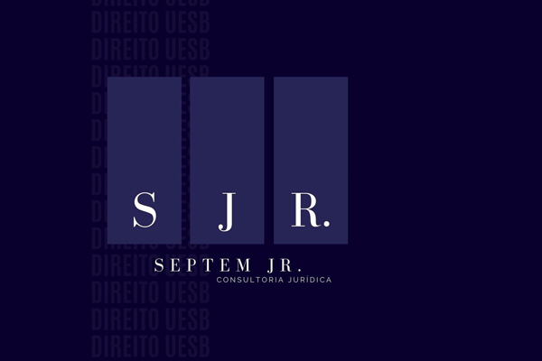 Logomarca da empresa. Fundo roxo com as iniciais S, J e R em destaque. Na parte inferior, em letras menores, está escrito o nome da empresa: Septem Jr. Consultoria Jurídica