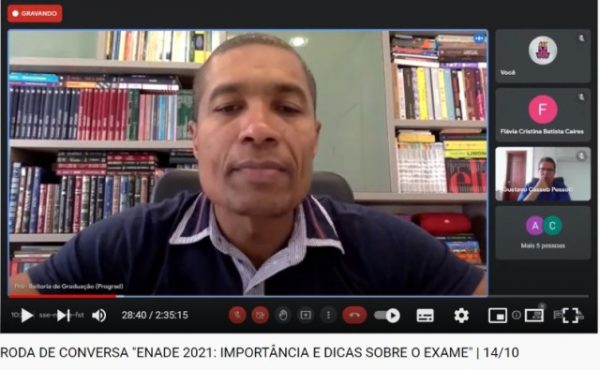 Imagem do pró-reitor de Graduação, professor Reginaldo Pereira, em roda de conversa ocorrida no dia 14 de outubro. A ação faz parte do processo de de sensibilização da Uesb para o Enade 2021