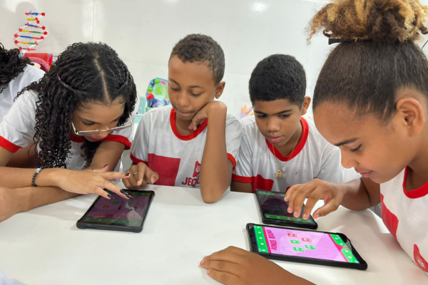 Projeto de extensão estimula aprendizagem por meio de smartphones e tablets