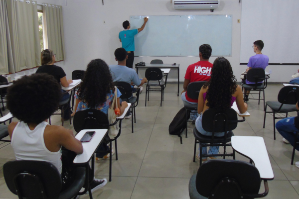 Uesb oferece curso de pré-cálculo para auxiliar novos estudantes