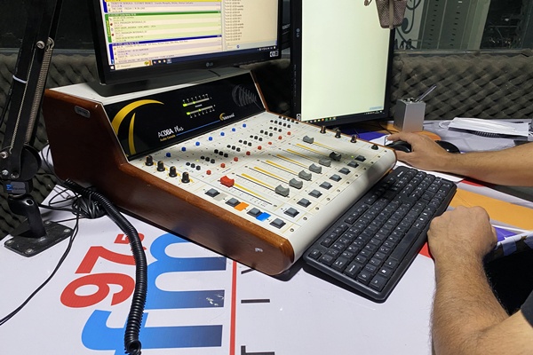 Uesb FM reestreia o Uesb Notícias, principal atração jornalística da emissora