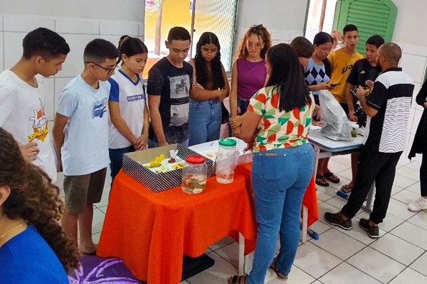 Projeto de extensão da Uesb incentiva aprendizado prático de Zoologia nas escolas