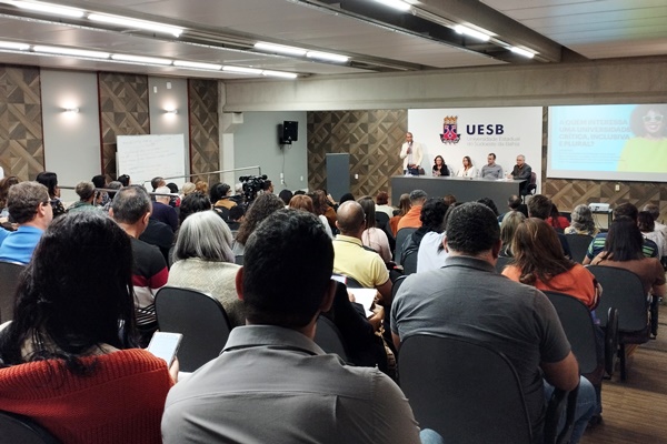 Uesb promove reflexão sobre o papel da universidade na formação crítica e inclusiva dos estudantes