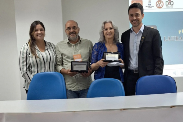 Professor da Uesb é premiado por contribuição à cunicultura brasileira