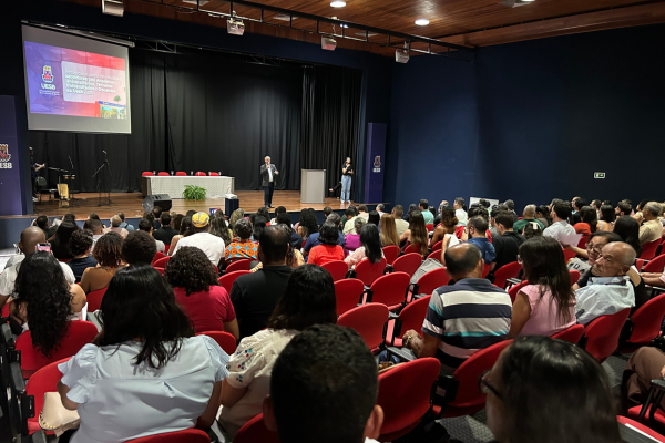 Uesb recebe novos servidores em cerimônia de posse